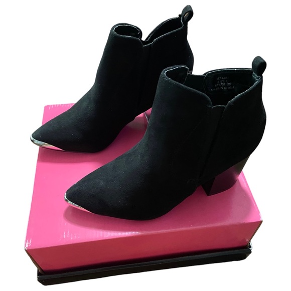 Charlotte Russe Shoes - ‼️Last chance to buy b4 going in a yardsale‼️Charlotte Russe ankle boots